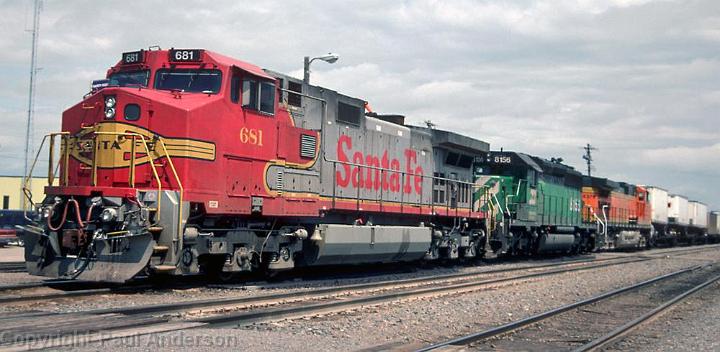 ATSF 681 - C44-9W.jpg